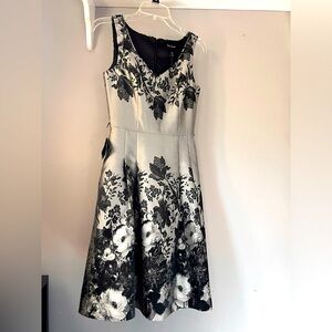 White House Black Market Dress Size 00 Silver & Black